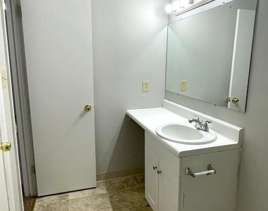 9 Wellington Drive - Photo Thumbnail 17