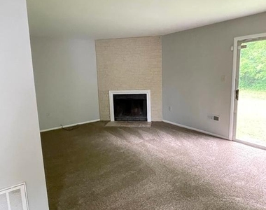 9 Wellington Drive - Photo Thumbnail 5