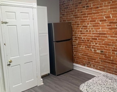 1304 N Clayton Street - Photo Thumbnail 4