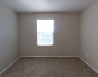 5308 Saddle Club Dr - Photo Thumbnail 7