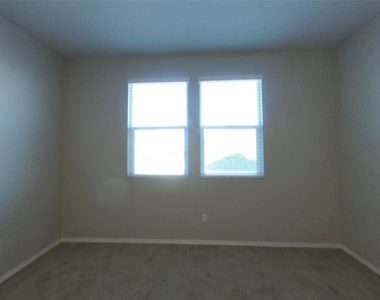 5308 Saddle Club Dr - Photo Thumbnail 6