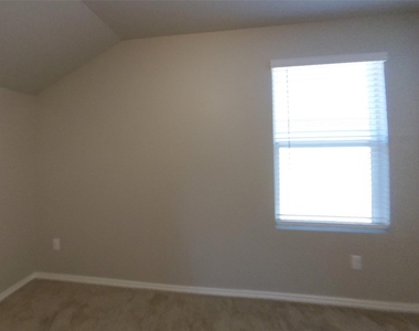 5308 Saddle Club Dr - Photo Thumbnail 9
