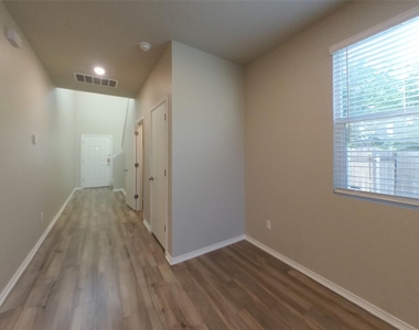 5308 Saddle Club Dr - Photo Thumbnail 3