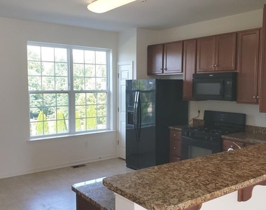 341 Lenape Way - Photo Thumbnail 3