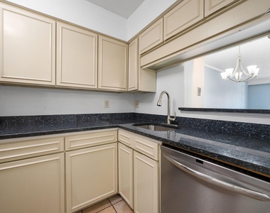 7920 Rockwood Ln - Photo Thumbnail 5