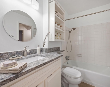 7920 Rockwood Ln - Photo Thumbnail 7