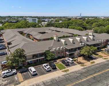 7920 Rockwood Ln - Photo Thumbnail 13