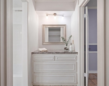 7920 Rockwood Ln - Photo Thumbnail 6
