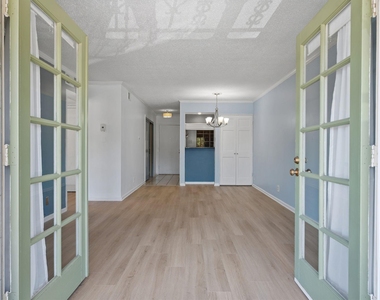 7920 Rockwood Ln - Photo Thumbnail 9