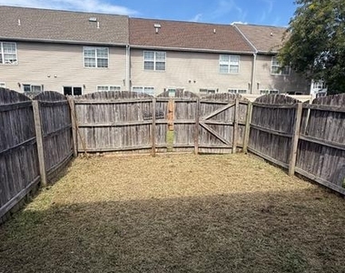 108 Periwinkle Drive - Photo Thumbnail 2