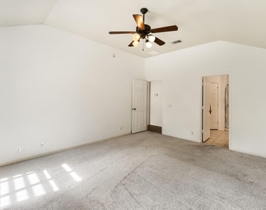19009 Leigh Ln - Photo Thumbnail 14