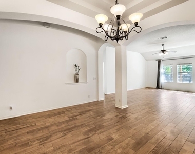 19009 Leigh Ln - Photo Thumbnail 13