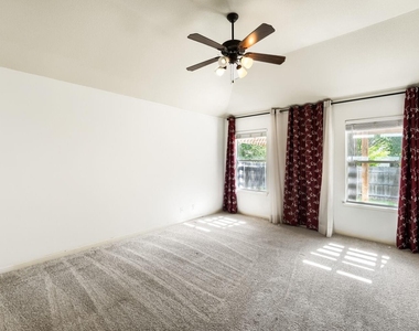 19009 Leigh Ln - Photo Thumbnail 3