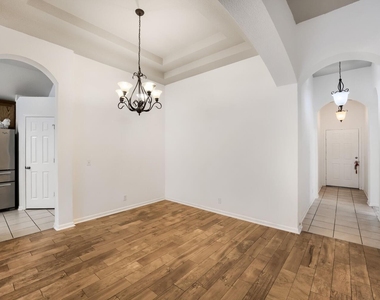 19009 Leigh Ln - Photo Thumbnail 12