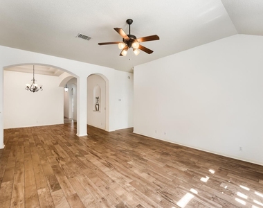 19009 Leigh Ln - Photo Thumbnail 6