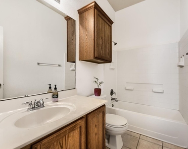 19009 Leigh Ln - Photo Thumbnail 22