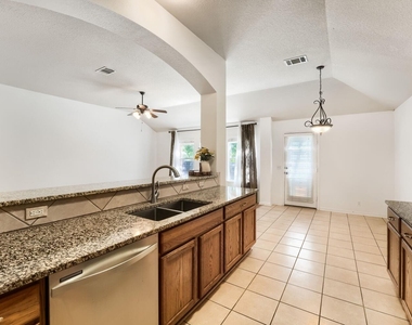 19009 Leigh Ln - Photo Thumbnail 11