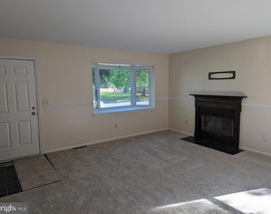 830 Woodcrest Drive - Photo Thumbnail 4