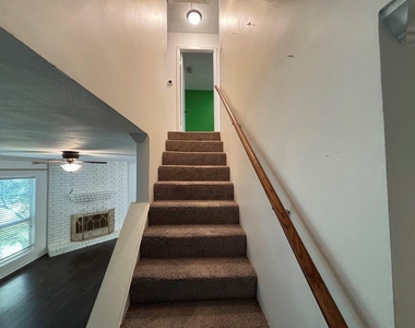 1209 S Trace Dr - Photo Thumbnail 10