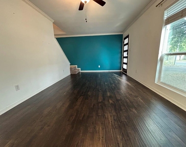 1209 S Trace Dr - Photo Thumbnail 3