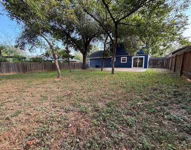 1209 S Trace Dr - Photo Thumbnail 18