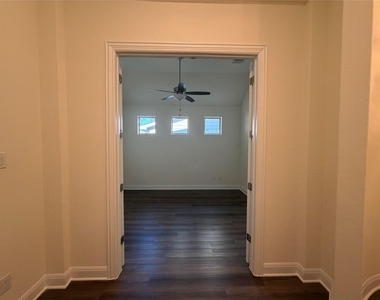 1504 Sibley Way - Photo Thumbnail 3