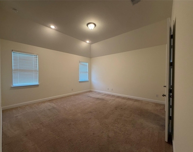 1504 Sibley Way - Photo Thumbnail 32