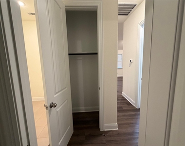 1504 Sibley Way - Photo Thumbnail 25