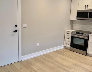 1016 17th Place Ne - Photo Thumbnail 6