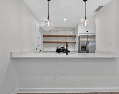 2124 Burton Dr - Photo Thumbnail 6
