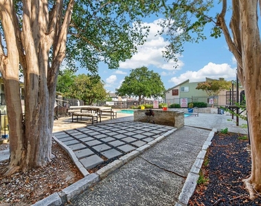 2124 Burton Dr - Photo Thumbnail 13