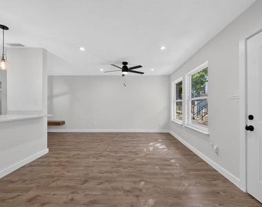 2124 Burton Dr - Photo Thumbnail 1