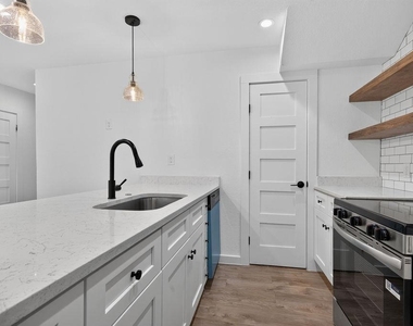 2124 Burton Dr - Photo Thumbnail 7
