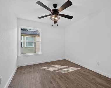 2124 Burton Dr - Photo Thumbnail 8