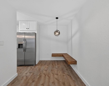 2124 Burton Dr - Photo Thumbnail 3