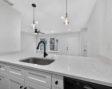 2124 Burton Dr - Photo Thumbnail 5