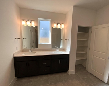 537 Bauer Loop - Photo Thumbnail 4