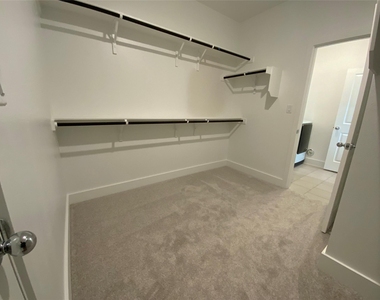 537 Bauer Loop - Photo Thumbnail 6