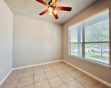 1156 Capra Ln - Photo Thumbnail 5