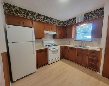 5804 Nassau Dr - Photo Thumbnail 7