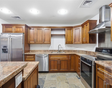 1812 West Ave - Photo Thumbnail 2