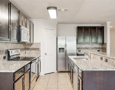 5701 Cass Ct - Photo Thumbnail 7