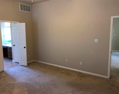 4105 Meadow Bluff Way - Photo Thumbnail 13
