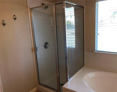 4105 Meadow Bluff Way - Photo Thumbnail 18