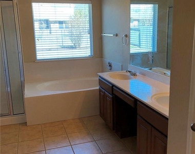 4105 Meadow Bluff Way - Photo Thumbnail 17