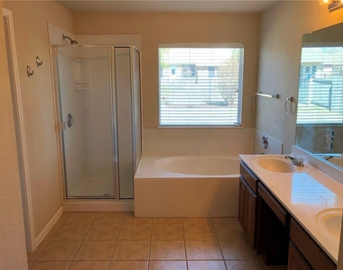 4105 Meadow Bluff Way - Photo Thumbnail 16