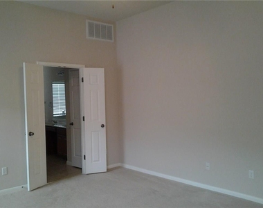 4105 Meadow Bluff Way - Photo Thumbnail 14