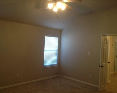 4105 Meadow Bluff Way - Photo Thumbnail 12