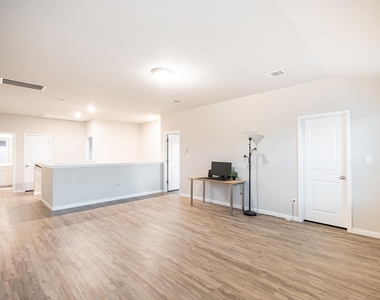 419 Windy Reed Rd - Photo Thumbnail 15