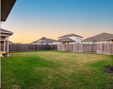 419 Windy Reed Rd - Photo Thumbnail 8
